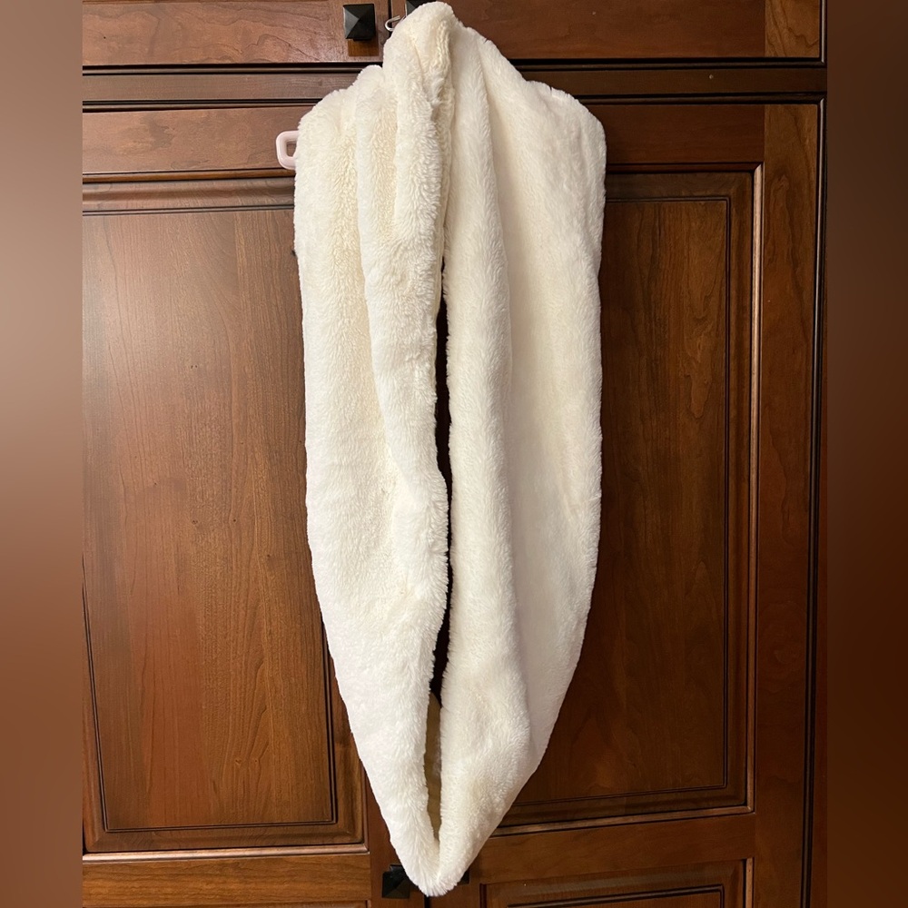 Reversible LOFT outlet scarf